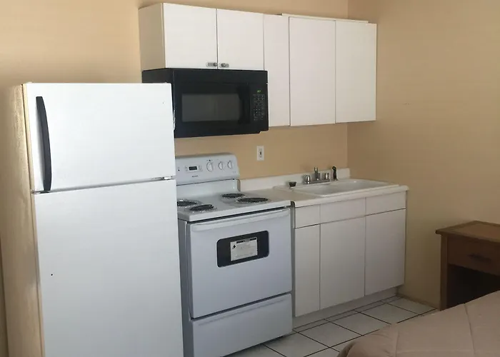 Economy Guest Village Motel 2*
