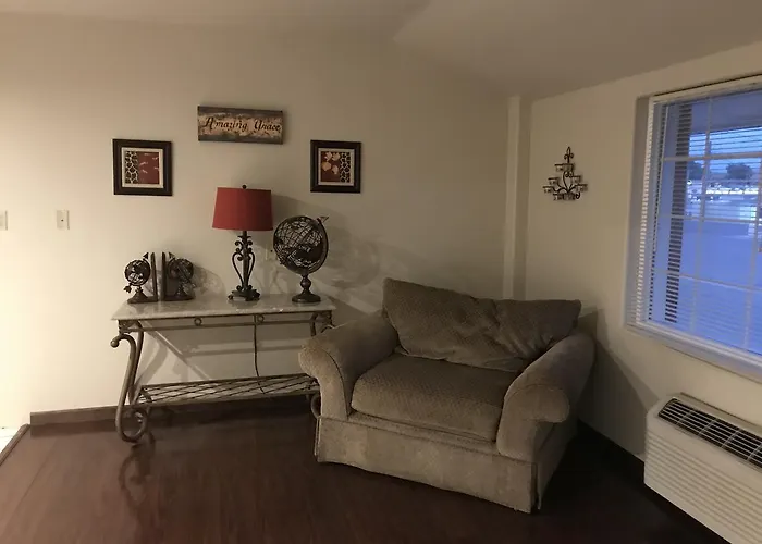 Economy Guest Village Motel 2*